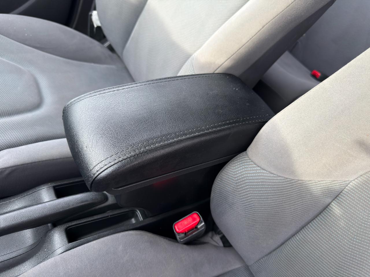 Honda Fit 5-Speed AT 2011