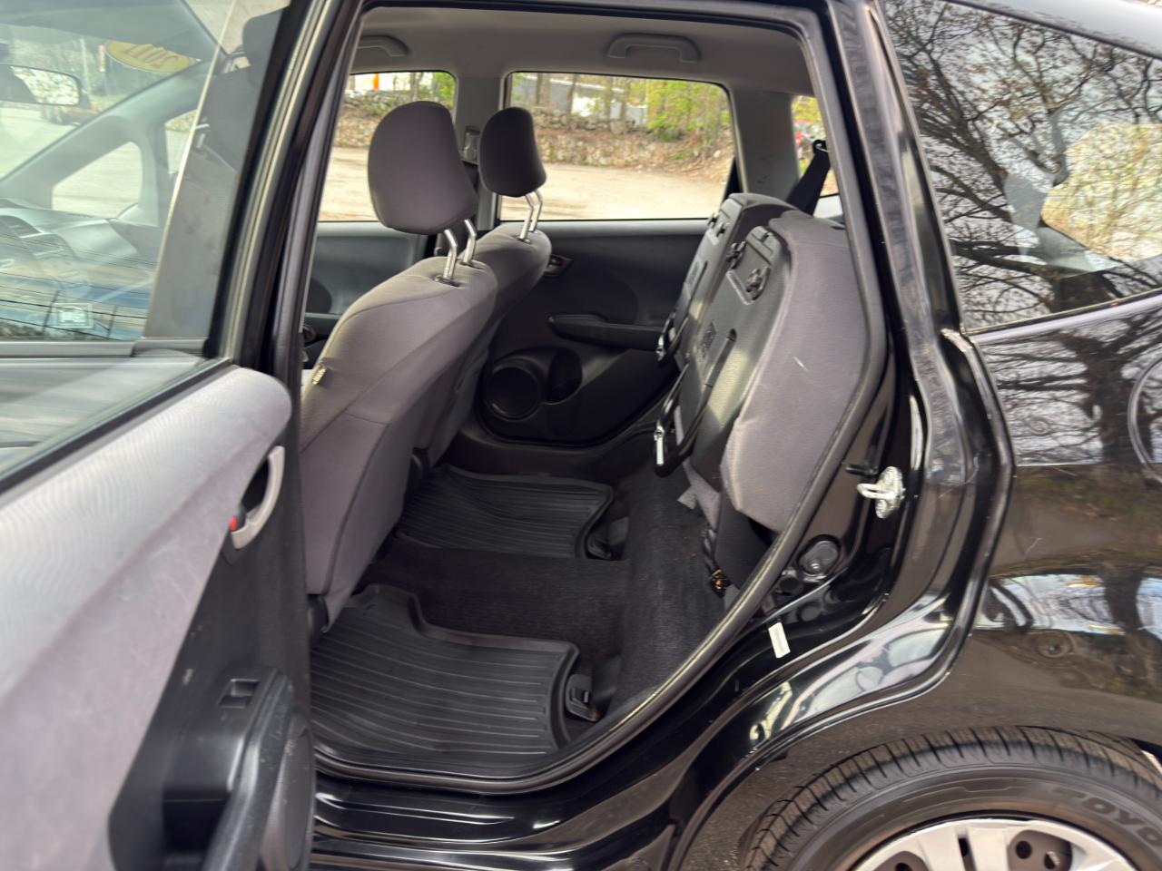 Honda Fit 5-Speed AT 2011