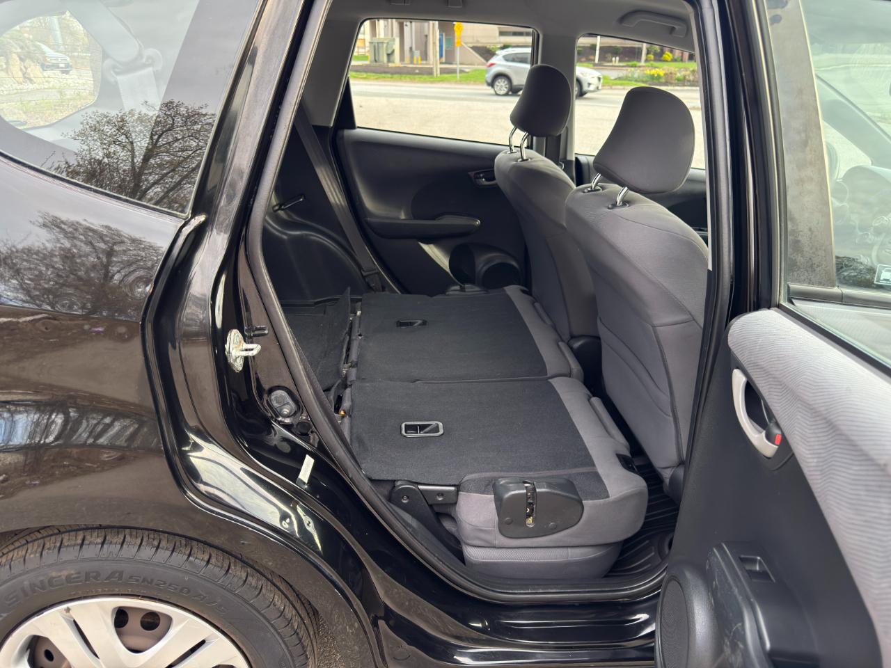 Honda Fit 5-Speed AT 2011
