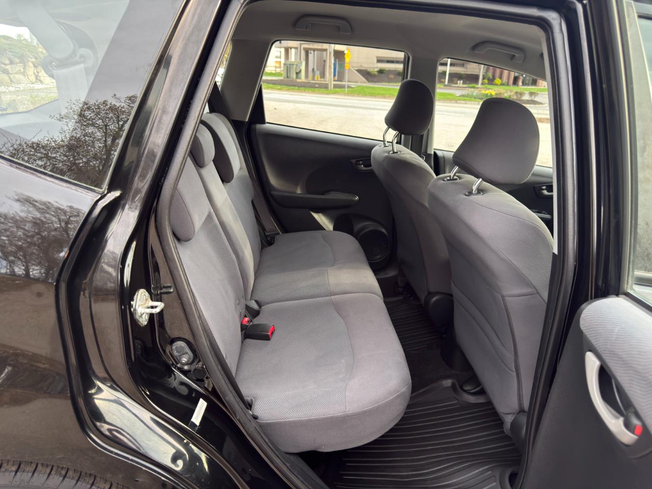 Honda Fit 5-Speed AT 2011
