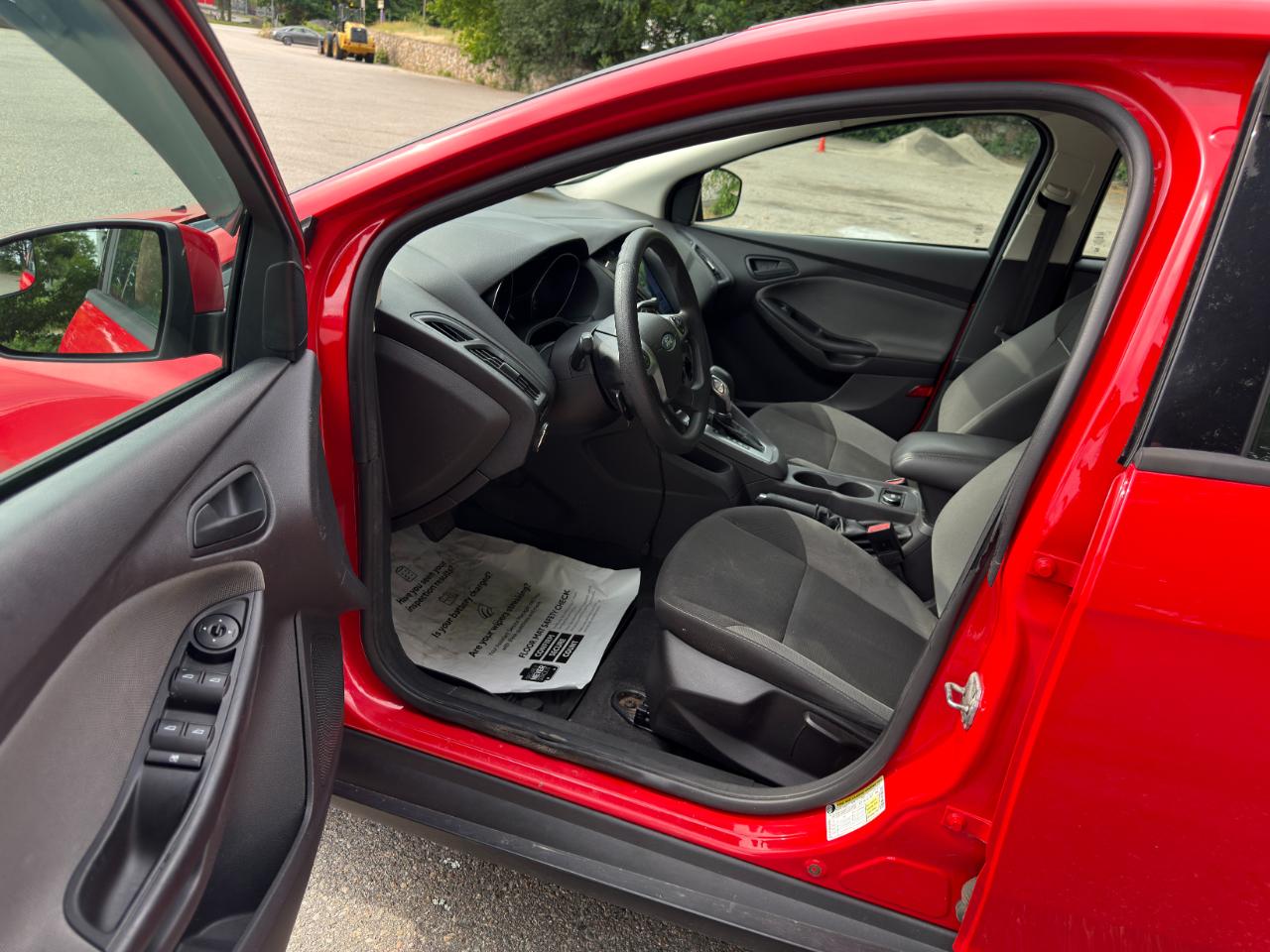 Ford Focus SE Sedan 2012