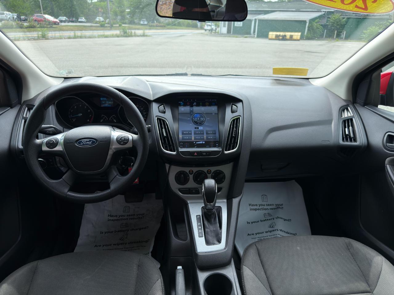 Ford Focus SE Sedan 2012
