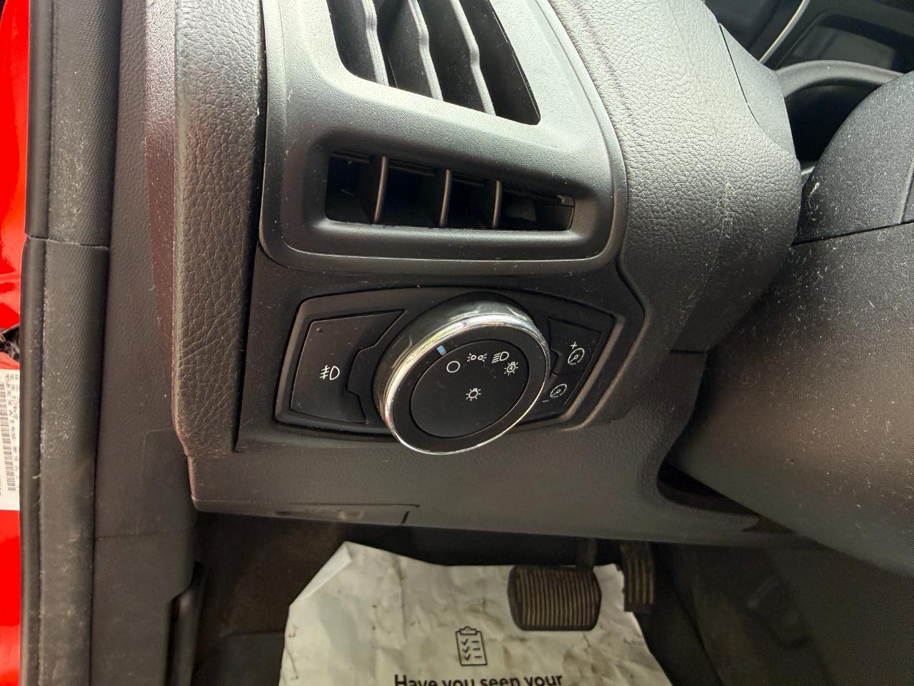 Ford Focus SE Sedan 2012