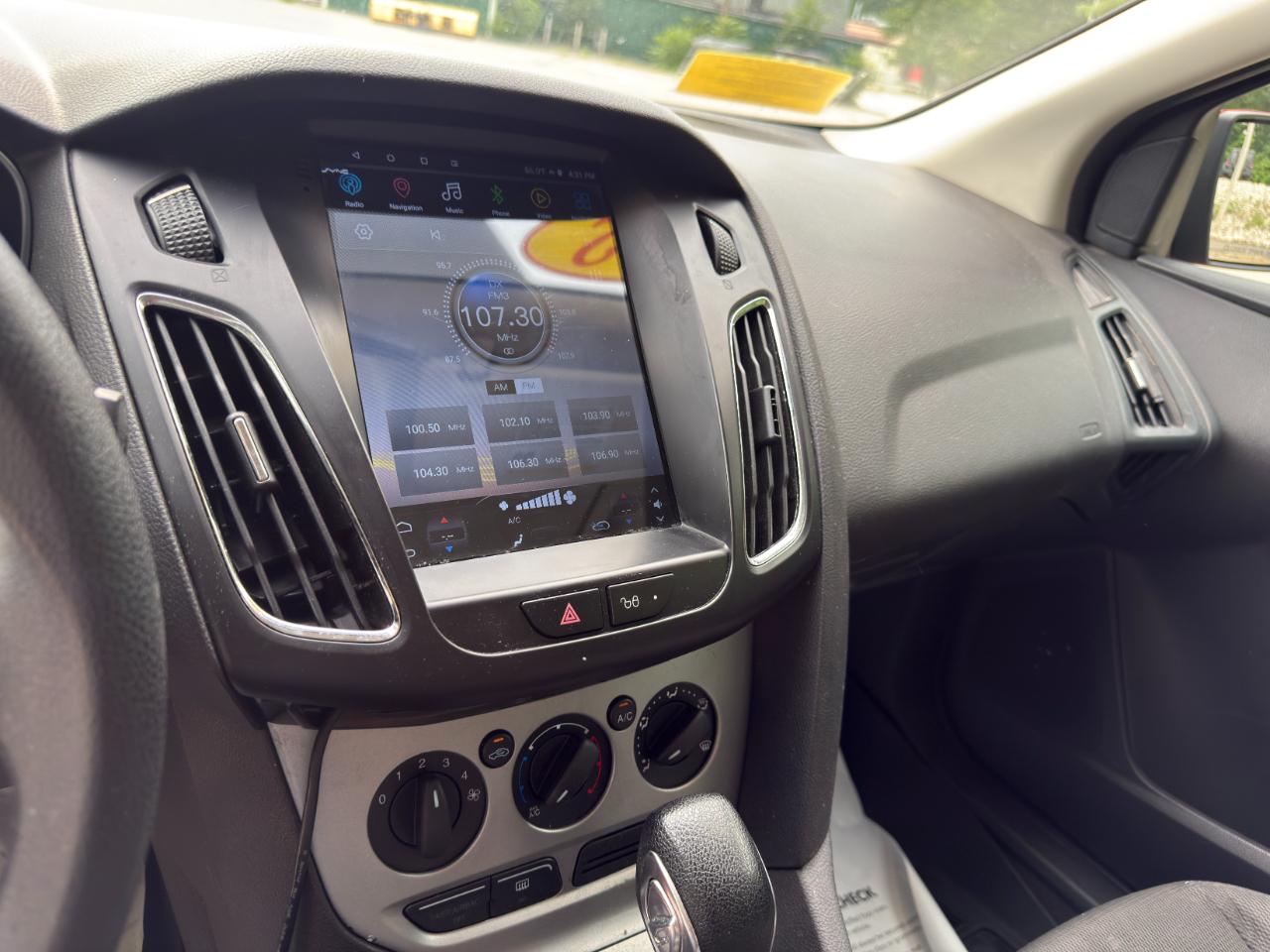 Ford Focus SE Sedan 2012