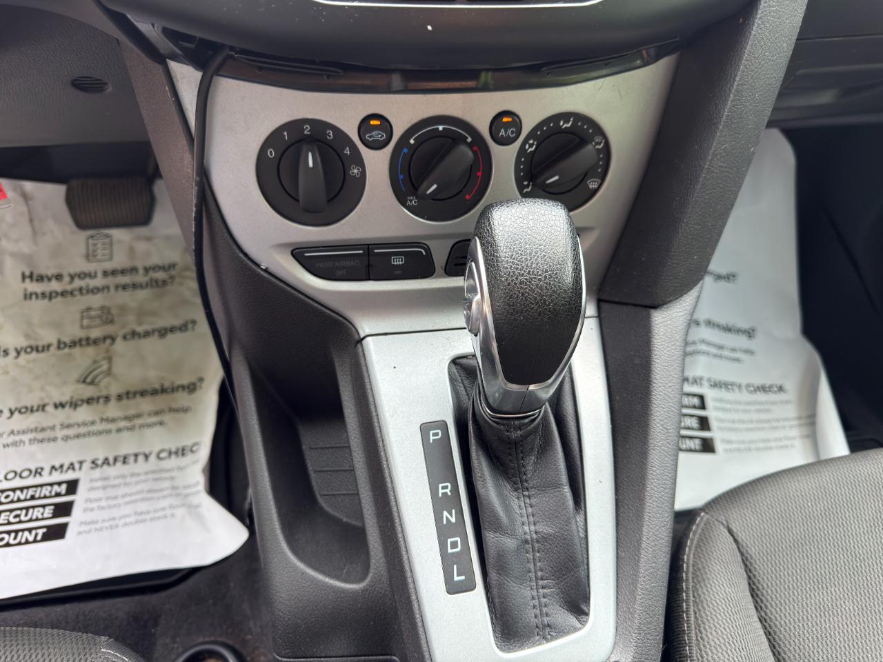 Ford Focus SE Sedan 2012