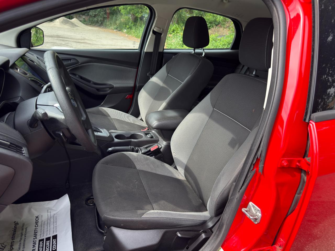 Ford Focus SE Sedan 2012