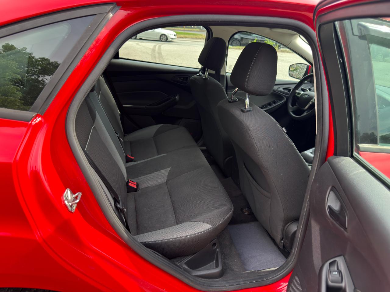 Ford Focus SE Sedan 2012
