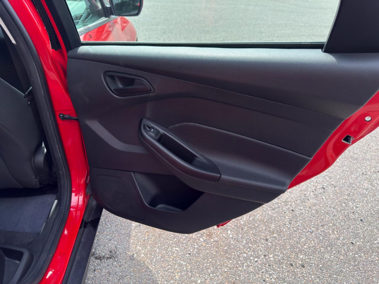 Ford Focus SE Sedan 2012