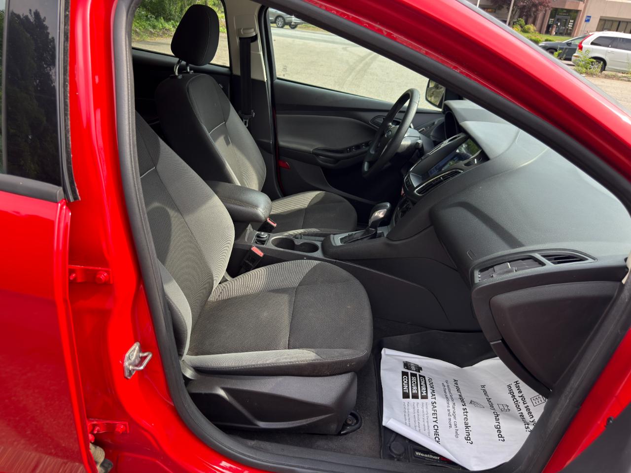 Ford Focus SE Sedan 2012