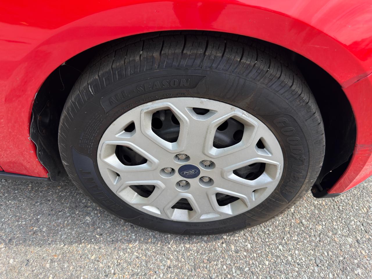 Ford Focus SE Sedan 2012