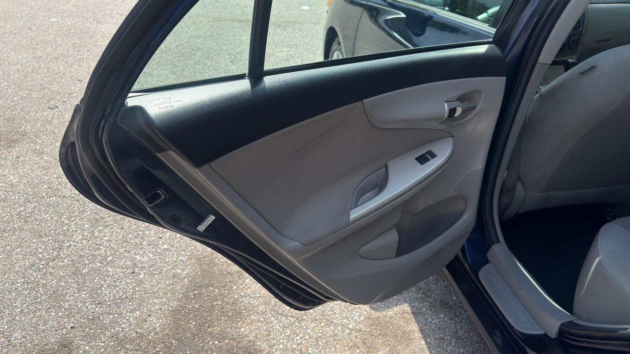Toyota Corolla LE 2013