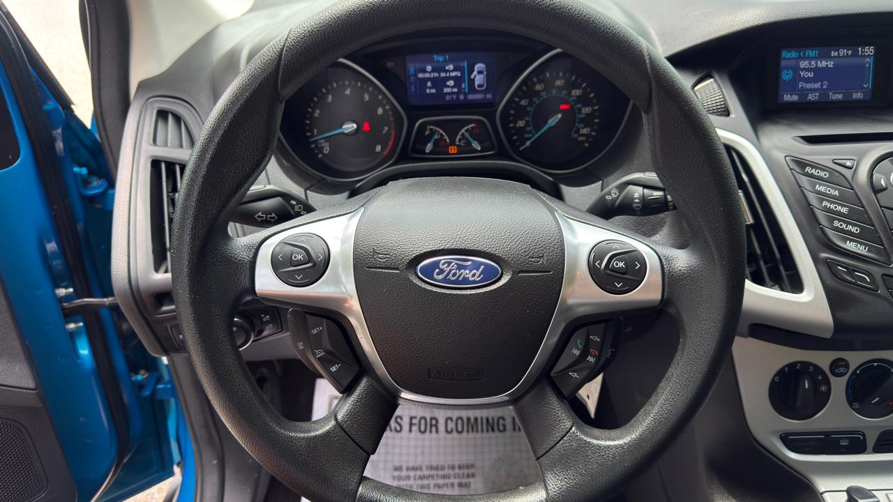 Ford Focus SE Sedan 2013
