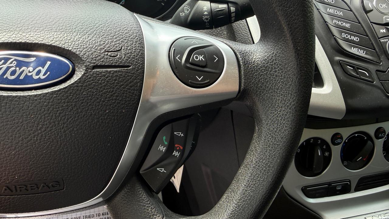 Ford Focus SE Sedan 2013