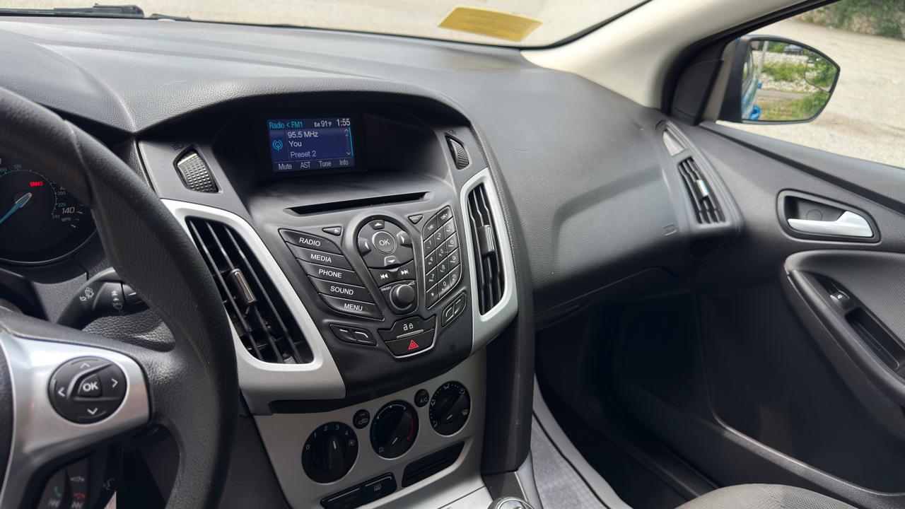 Ford Focus SE Sedan 2013