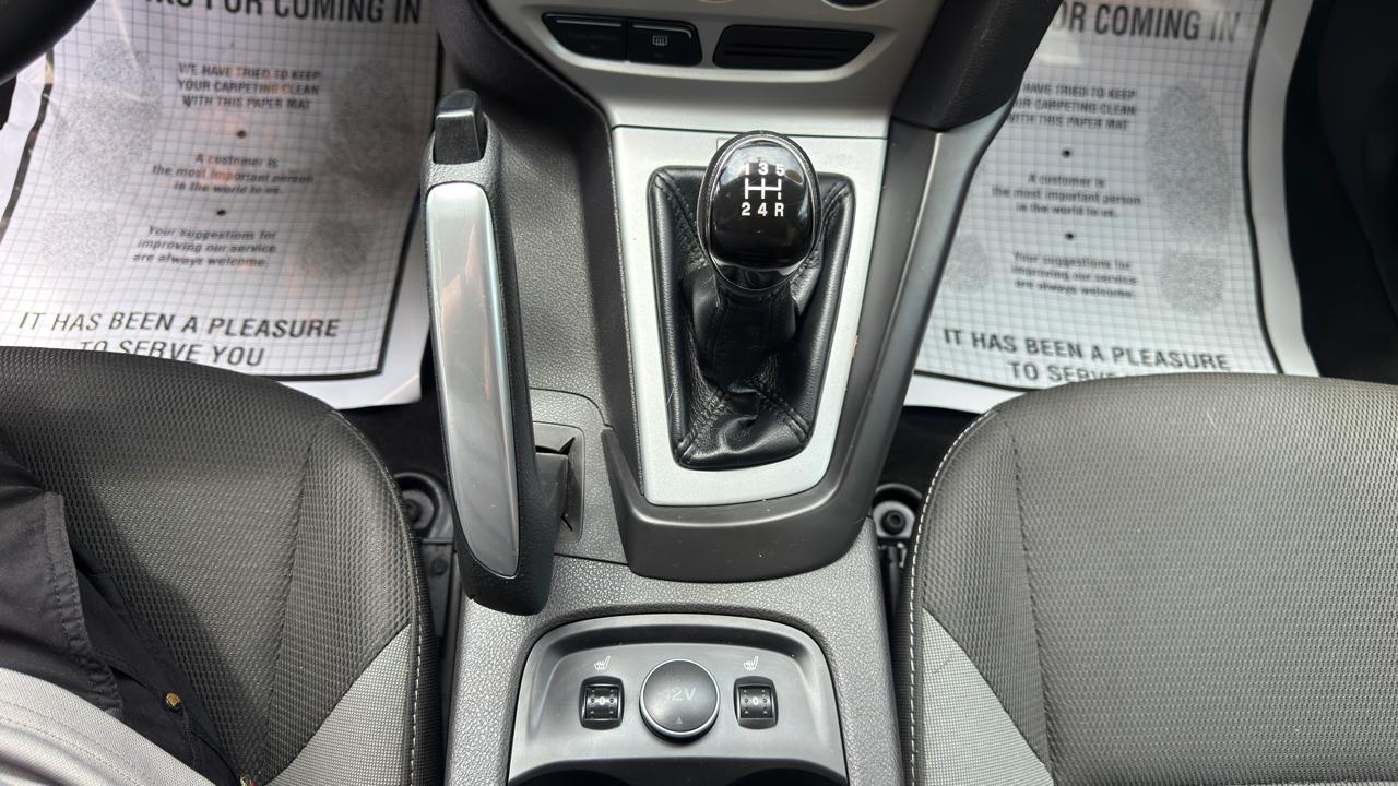 Ford Focus SE Sedan 2013