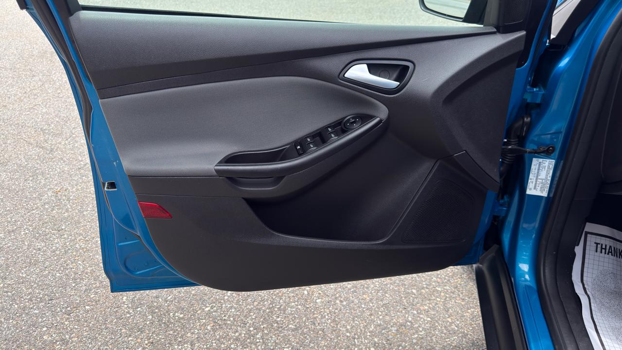 Ford Focus SE Sedan 2013