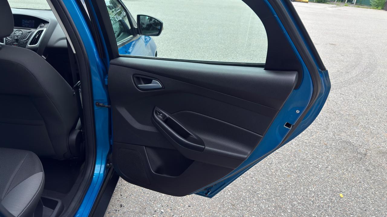 Ford Focus SE Sedan 2013