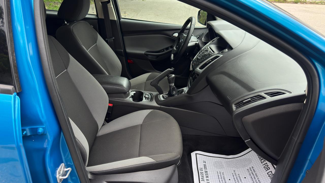 Ford Focus SE Sedan 2013
