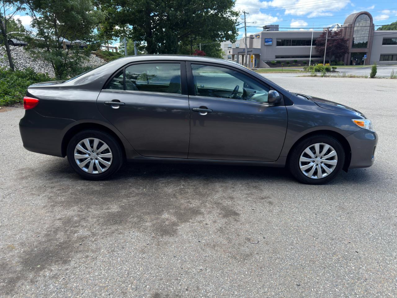 Toyota Corolla LE 4-Speed AT 2013