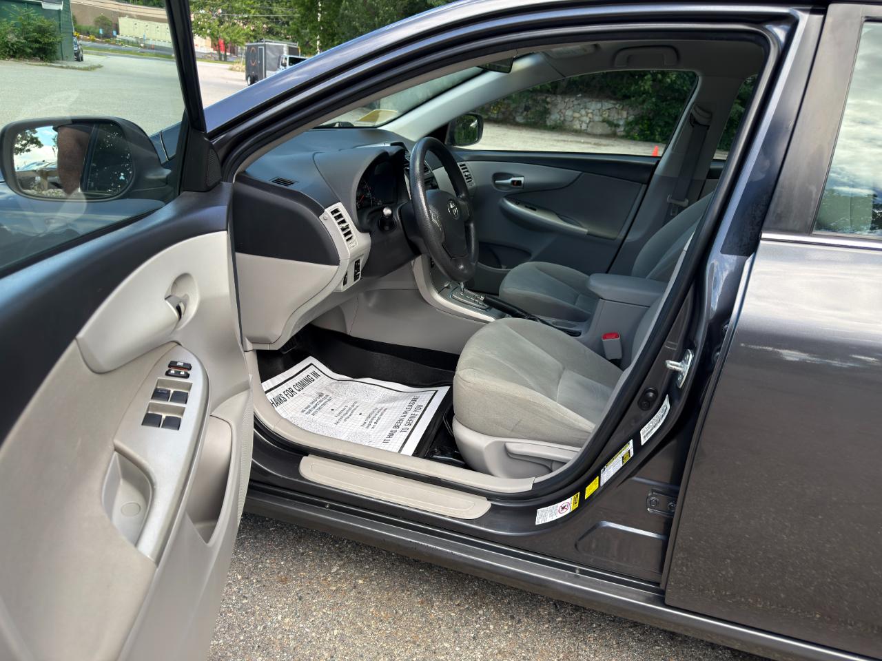 Toyota Corolla LE 4-Speed AT 2013