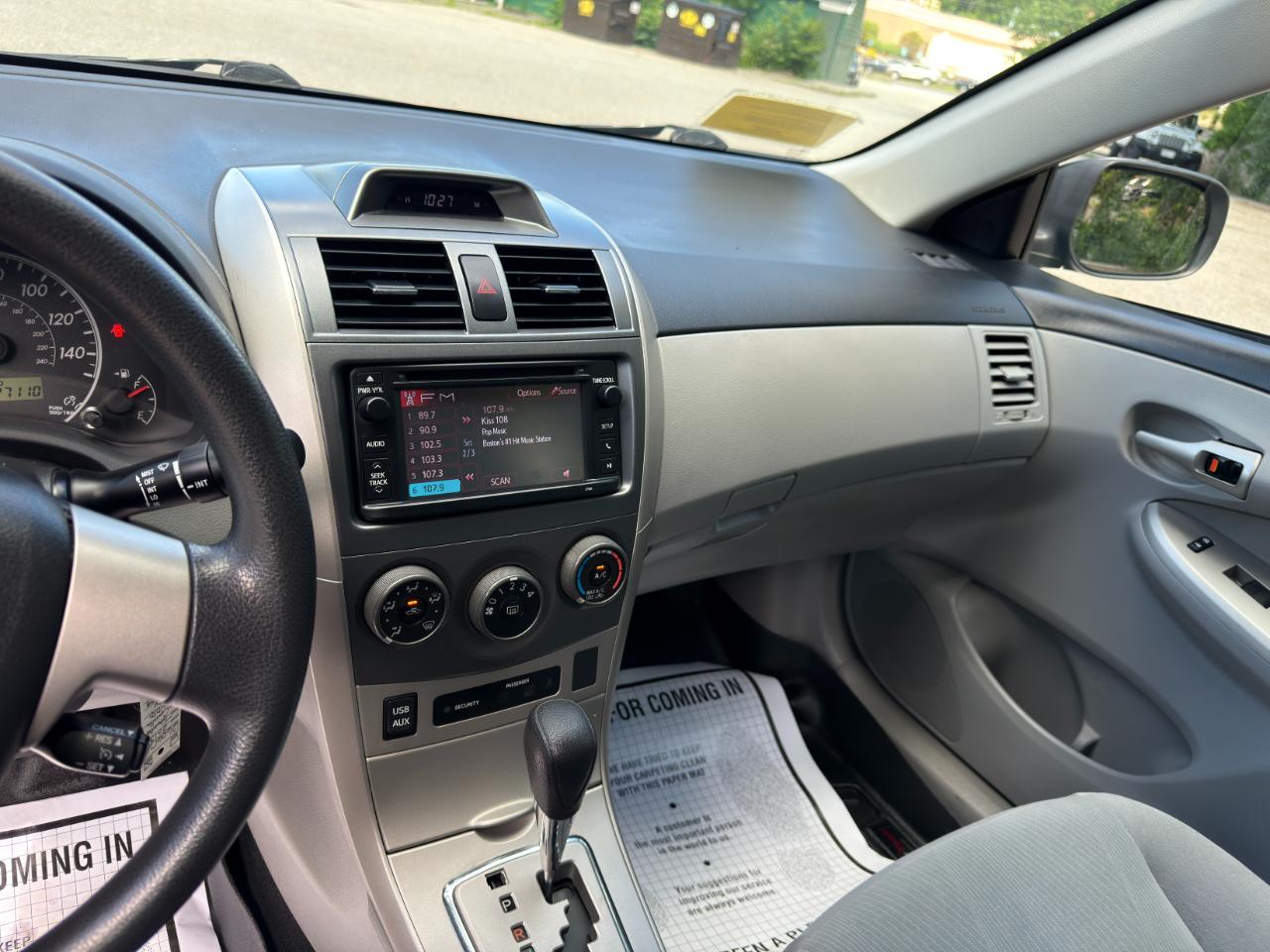 Toyota Corolla LE 4-Speed AT 2013