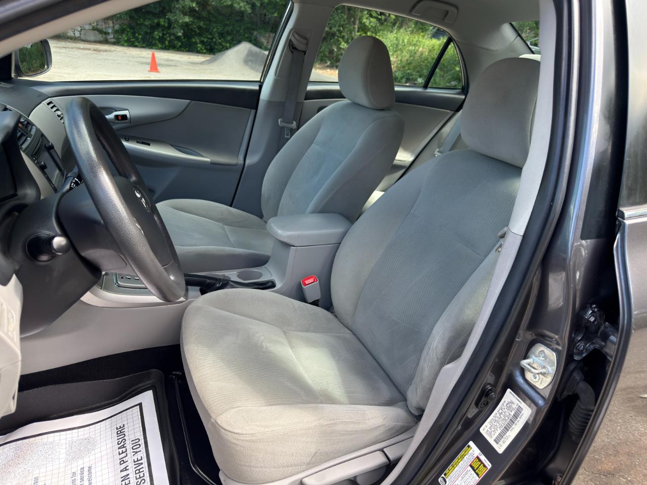 Toyota Corolla LE 4-Speed AT 2013