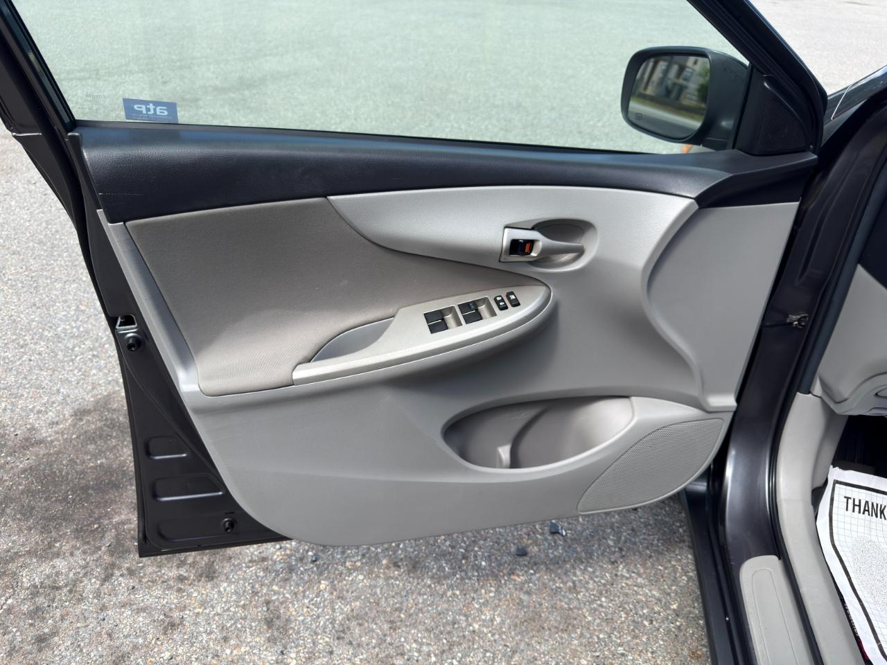Toyota Corolla LE 4-Speed AT 2013