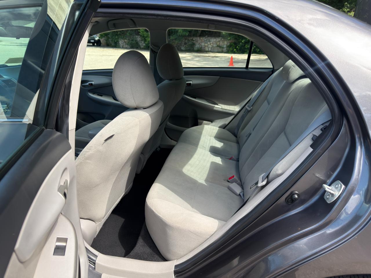 Toyota Corolla LE 4-Speed AT 2013