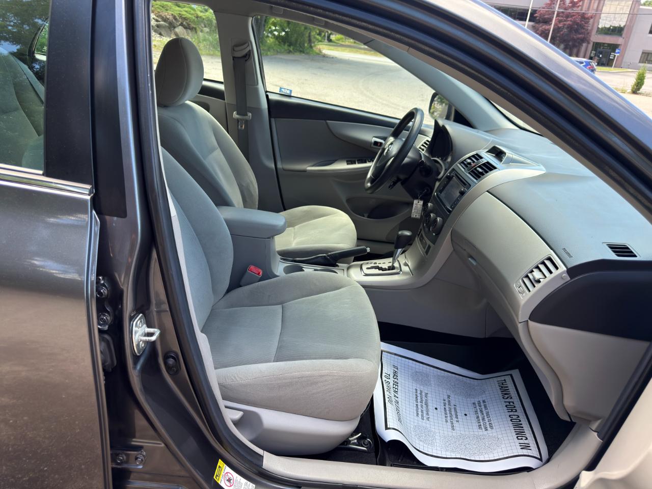 Toyota Corolla LE 4-Speed AT 2013