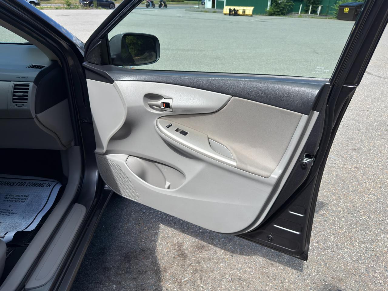 Toyota Corolla LE 4-Speed AT 2013