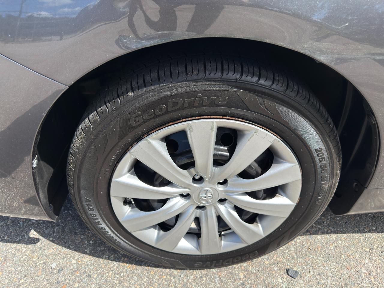 Toyota Corolla LE 4-Speed AT 2013