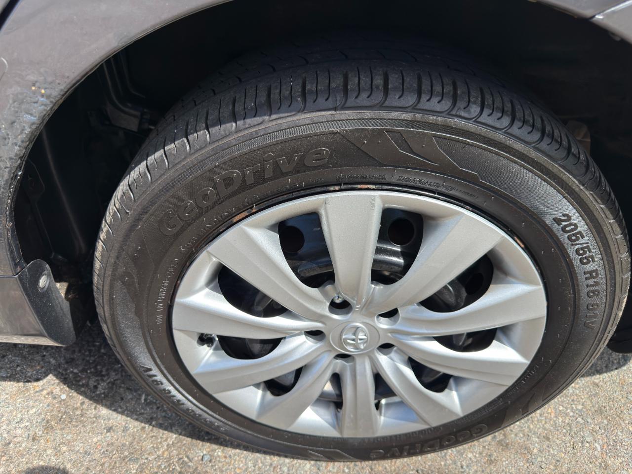 Toyota Corolla LE 4-Speed AT 2013