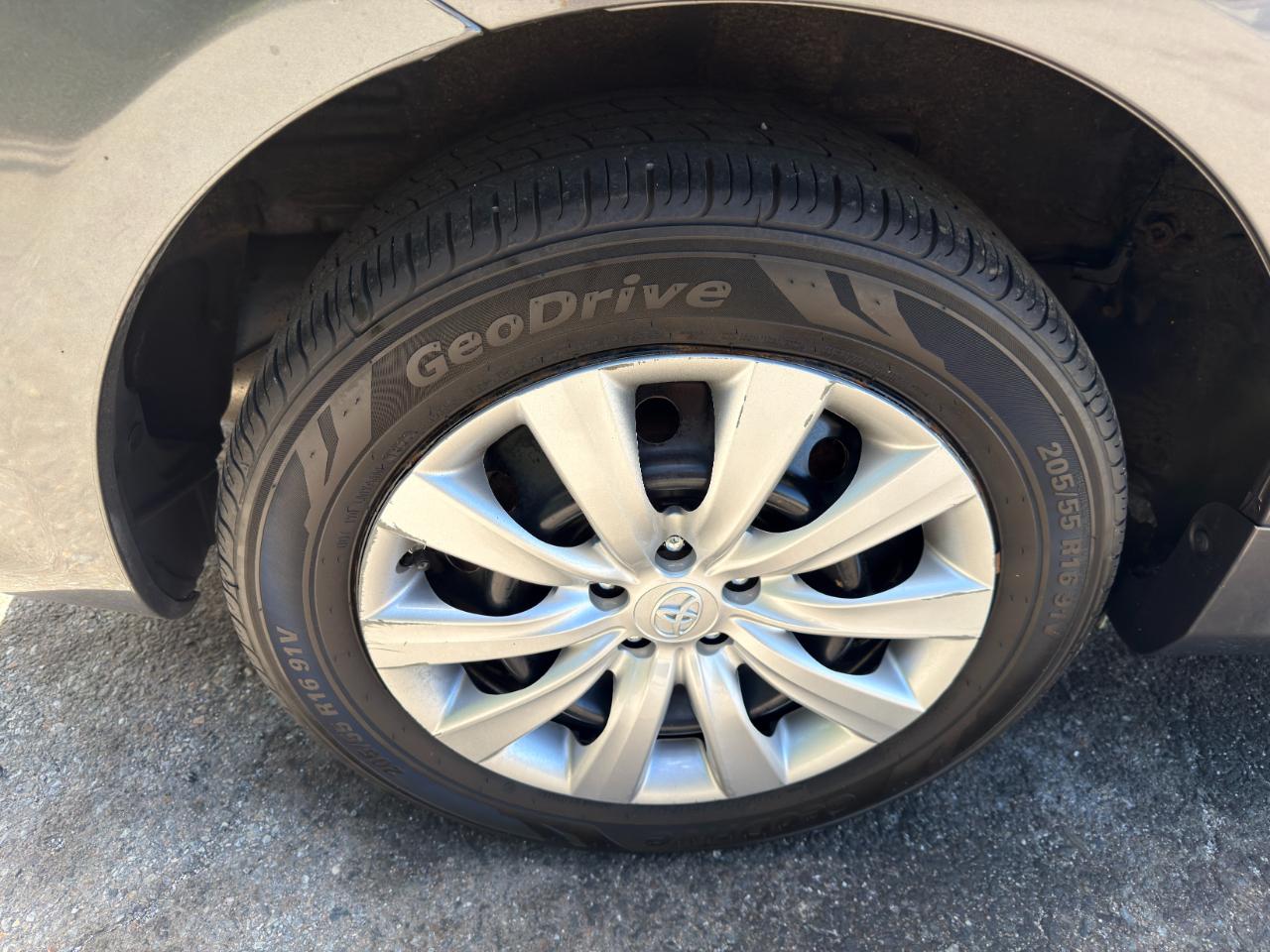 Toyota Corolla LE 4-Speed AT 2013