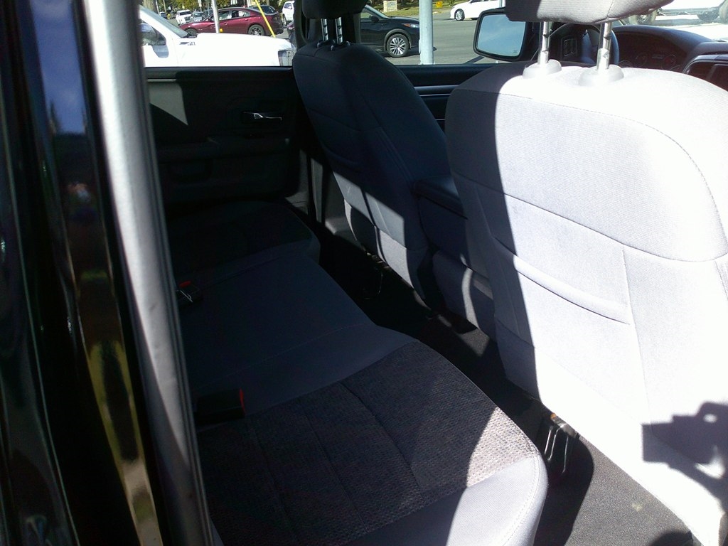 RAM 1500 Big Horn 4x4 Quad Cab 6'4" Box 2018 RAM 1500 Big Horn 4x4 Quad Cab 6'4" Box 2018