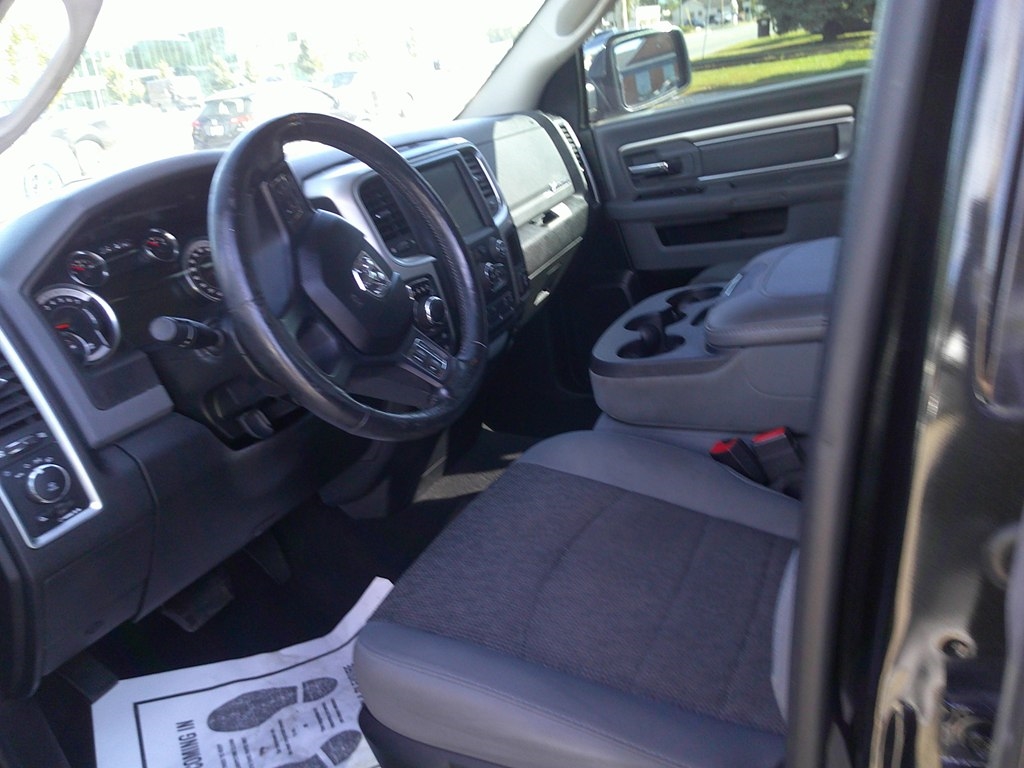 RAM 1500 Big Horn 4x4 Quad Cab 6'4" Box 2018 RAM 1500 Big Horn 4x4 Quad Cab 6'4" Box 2018
