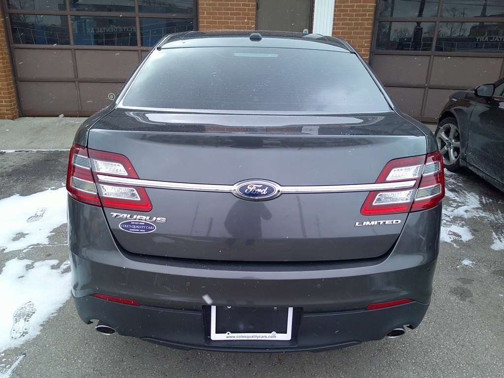 Ford Taurus Limited FWD 2018