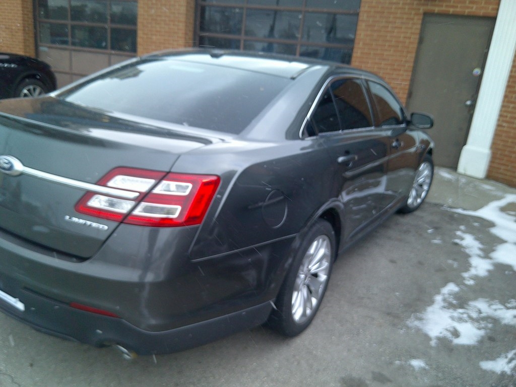 Ford Taurus Limited FWD 2018