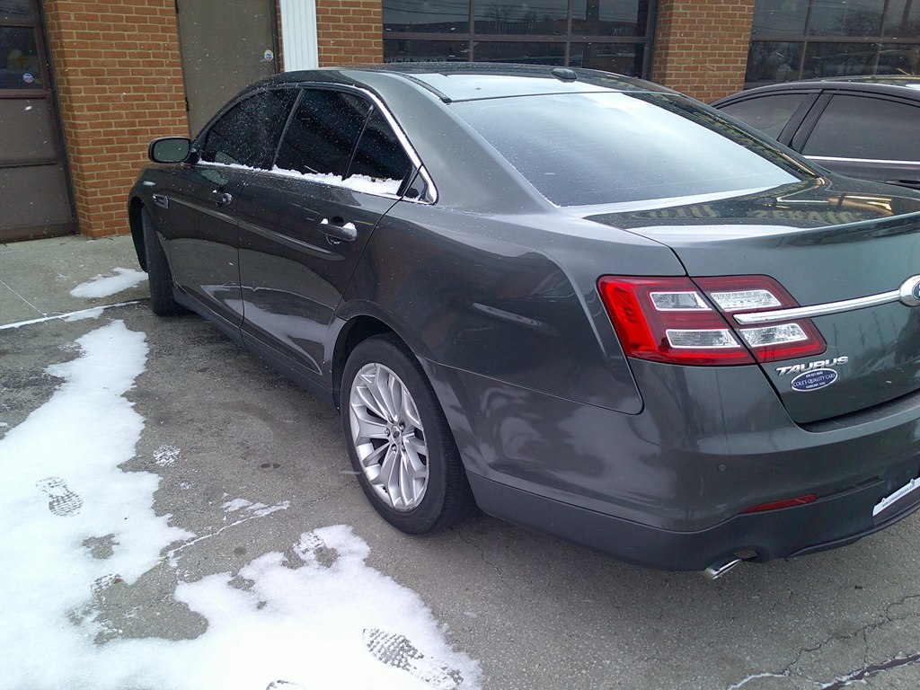 Ford Taurus Limited FWD 2018