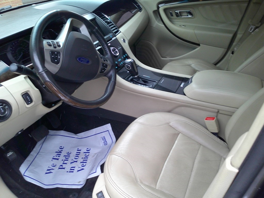 Ford Taurus Limited FWD 2018