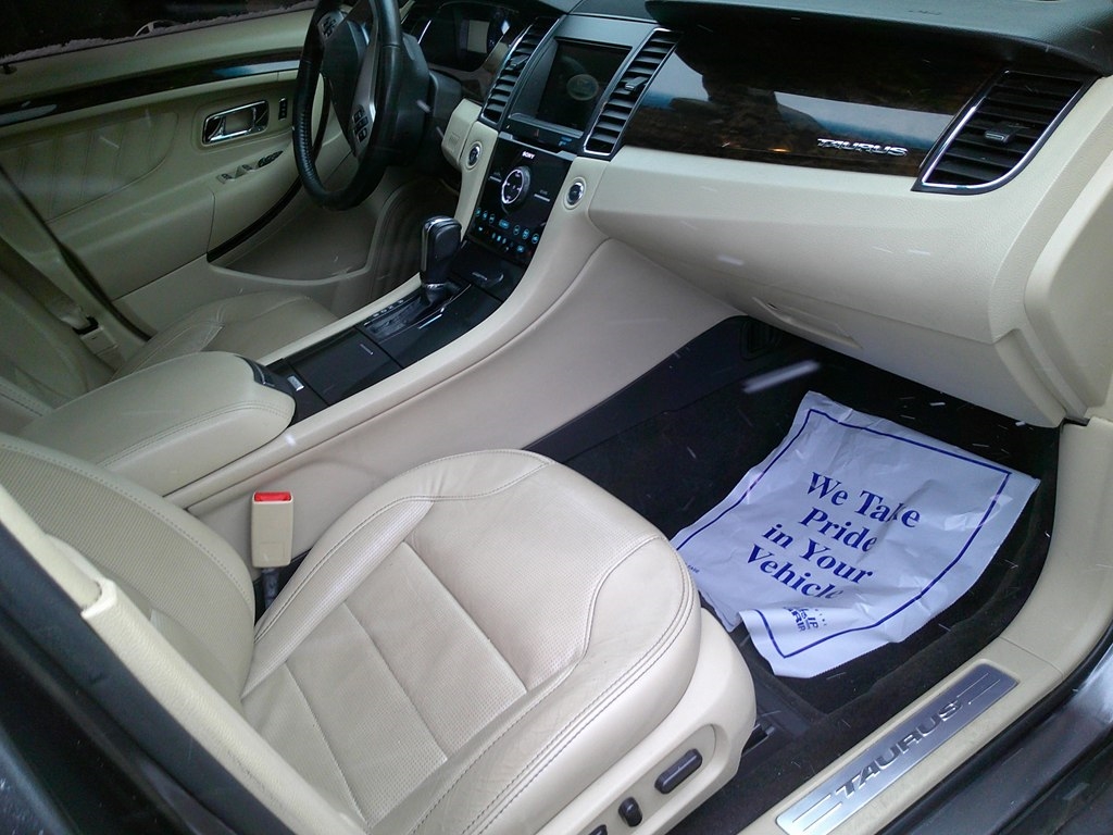 Ford Taurus Limited FWD 2018