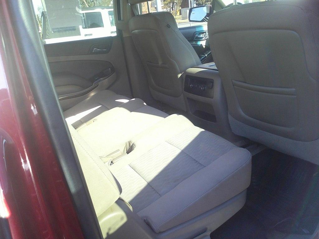 Chevrolet Suburban 4WD 4dr LS 2015