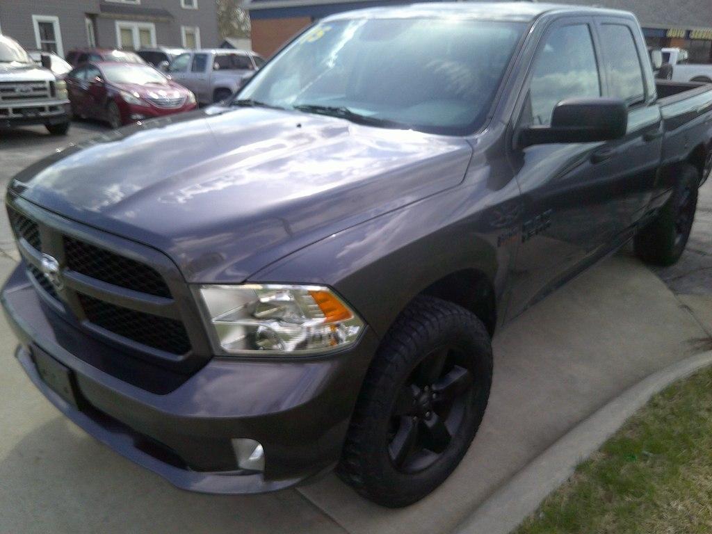 RAM 1500 4WD Quad Cab 140.5" Express 2015