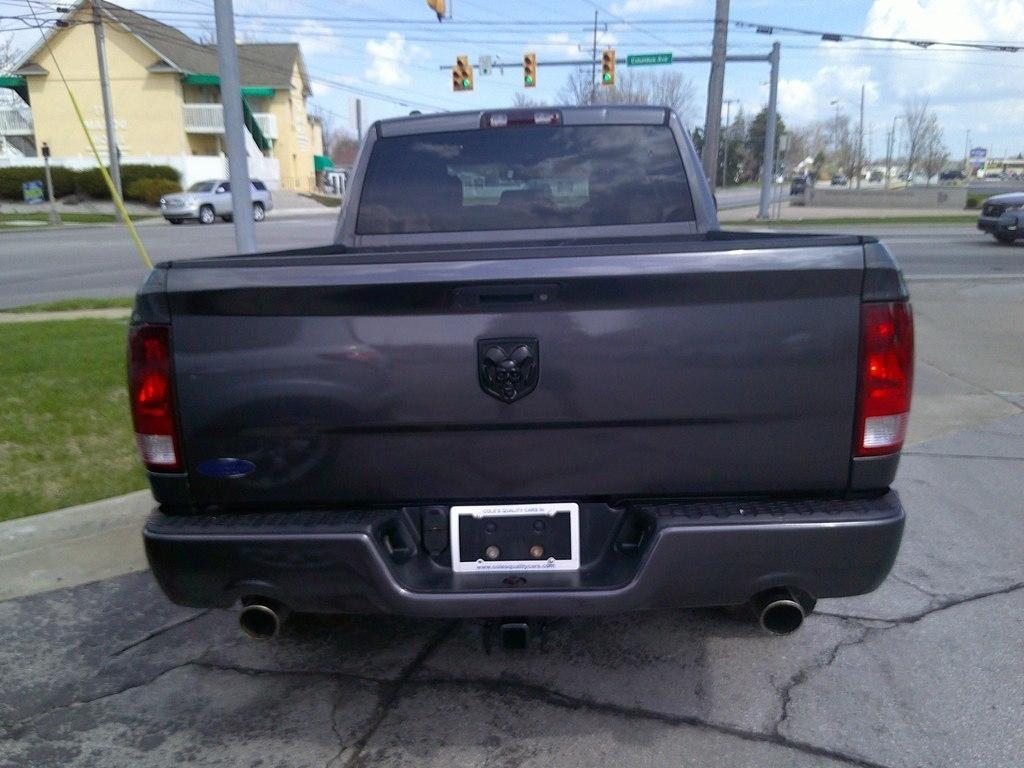 RAM 1500 4WD Quad Cab 140.5" Express 2015