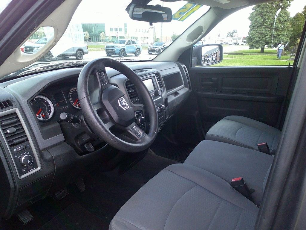 RAM 1500 4WD Quad Cab 140.5" Express 2015