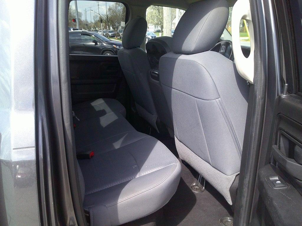 RAM 1500 4WD Quad Cab 140.5" Express 2015