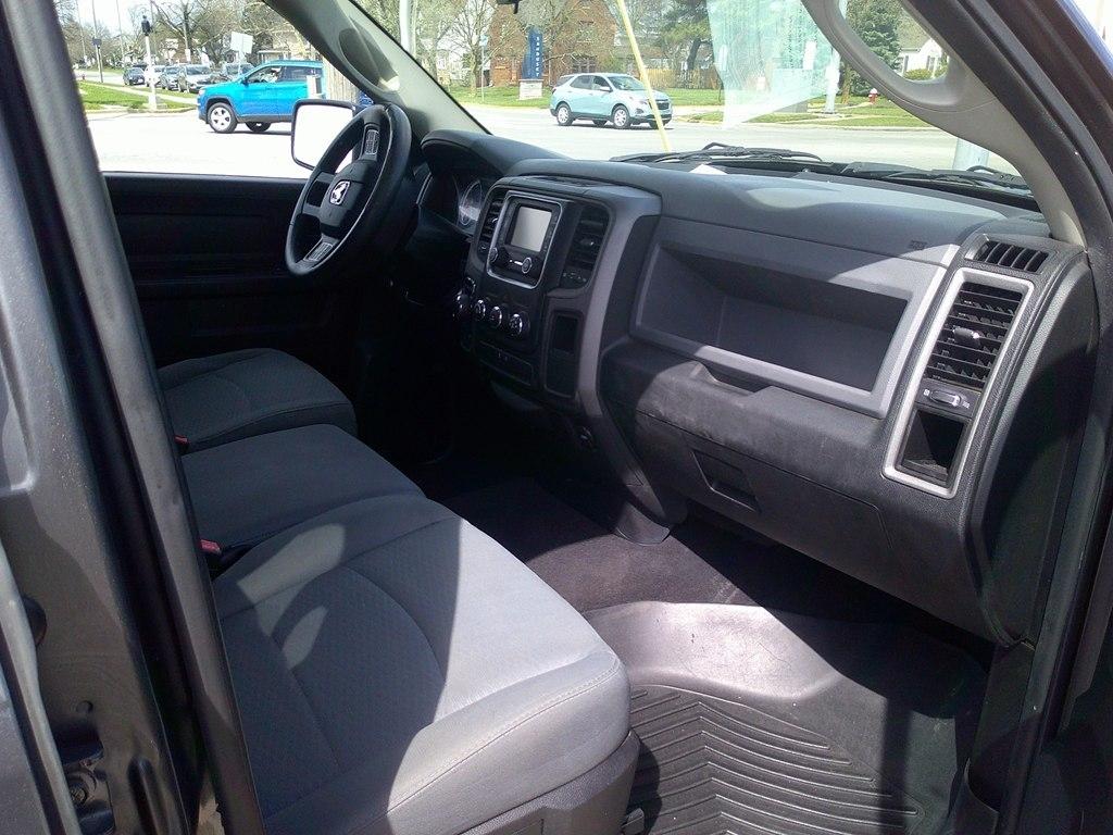 RAM 1500 4WD Quad Cab 140.5" Express 2015