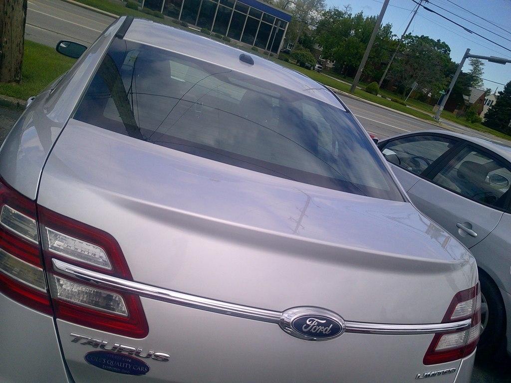 Ford Taurus 4dr Sdn Limited FWD 2014