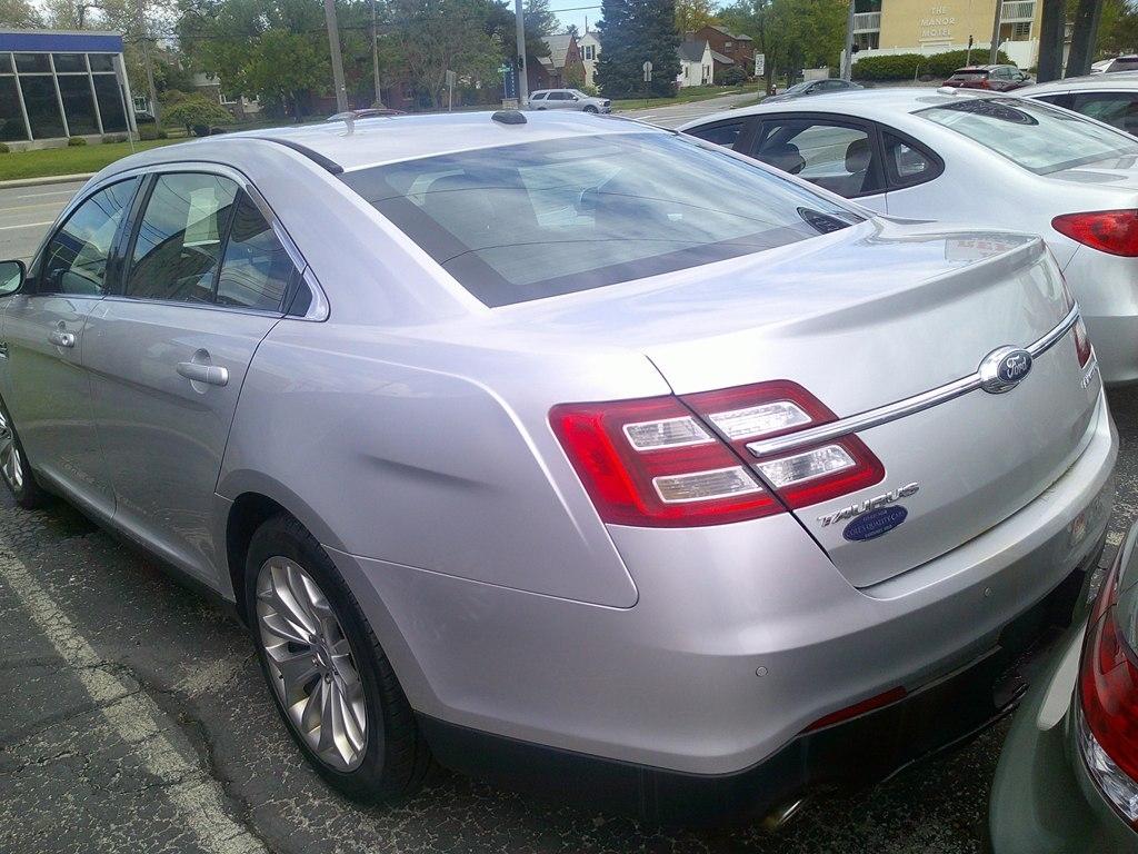 Ford Taurus 4dr Sdn Limited FWD 2014