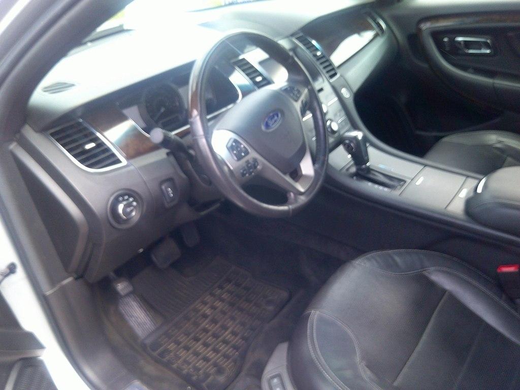 Ford Taurus 4dr Sdn Limited FWD 2014