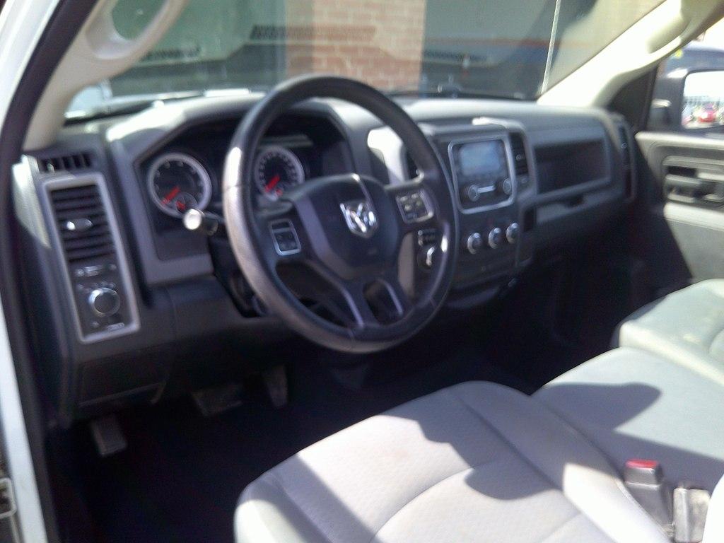RAM 1500 2WD Reg Cab 140.5" Tradesman 2015